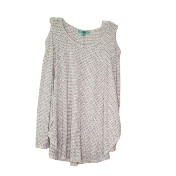 Karlie Cold Shoulder Top - Picture 1 of 6